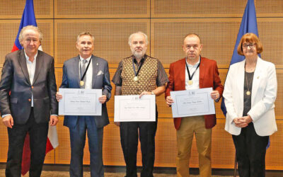 En el marco del aniversario 183º de la Universidad de Chile se destacó la trayectoria del profesor Santiago Bradford